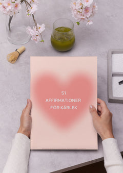 Affirmationer för Kärlek - 51 Affirmationer för kärlek - affirmationer och ord som hjälper dig till mer kärlek i relation till dig själv och andra. Affirmationer kan hjälpa oss att programmera om våra tankar till det positiva. Självkärlek och kärlek.